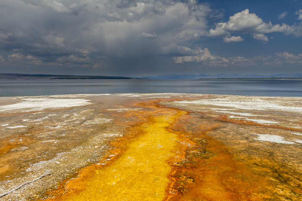 yellowstone-lake-2.jpg